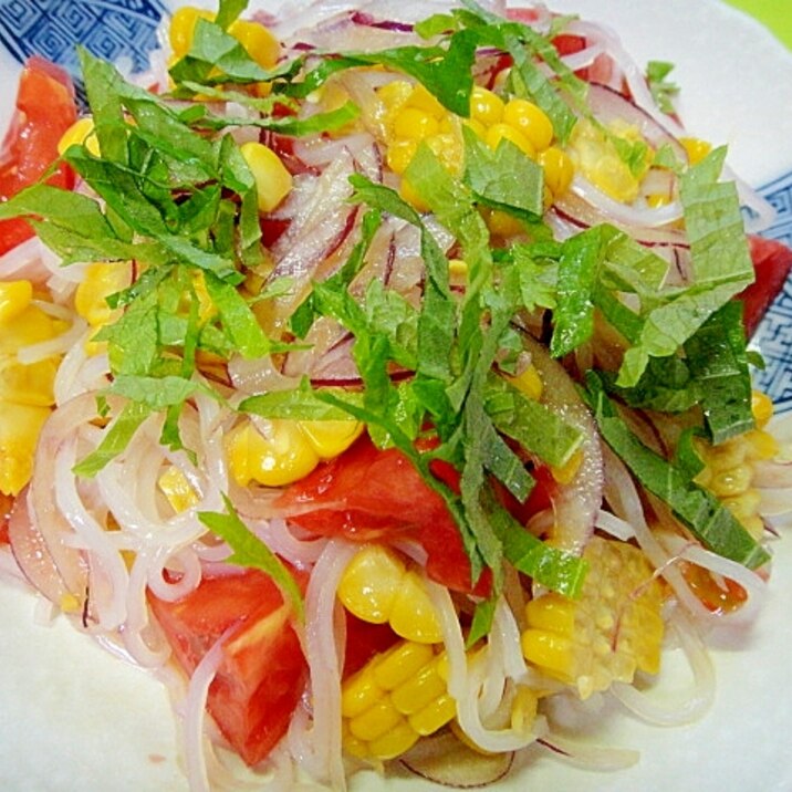 トマトととうもろこし紫玉ねぎの春雨サラダ